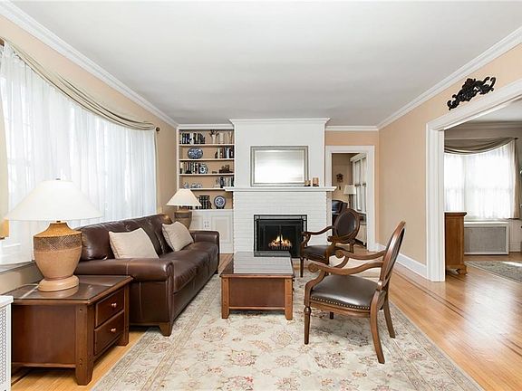 3rd image of 124 Grandview Ave