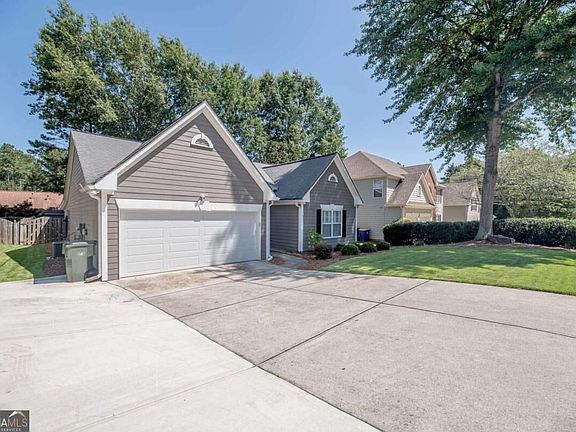 3rd image of 3036 Langley Close NW