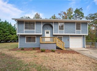 2432 Mistletoe Ln, Snellville, GA 30039