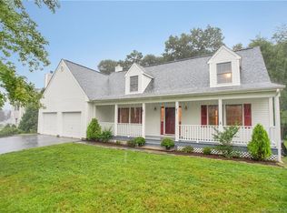 271 Deerfield Ridge Dr, Groton, CT 06355