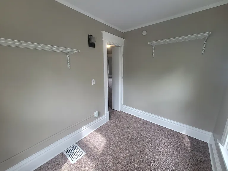 1123 W North St — Photo 11