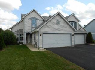405 Newport Cir, Oswego, IL 60543