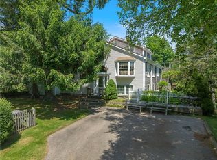 29 Center Ave, Middletown, RI 02842