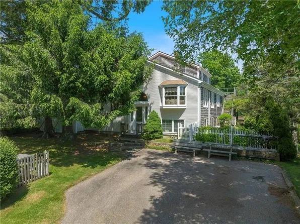 29 Center Ave, Middletown, RI 02842