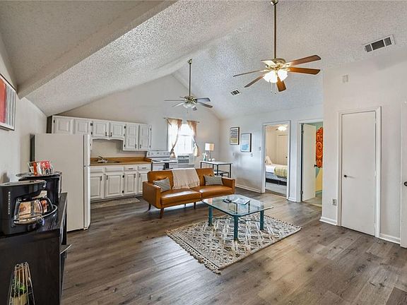 4th image of 5330 Dauphine St #2