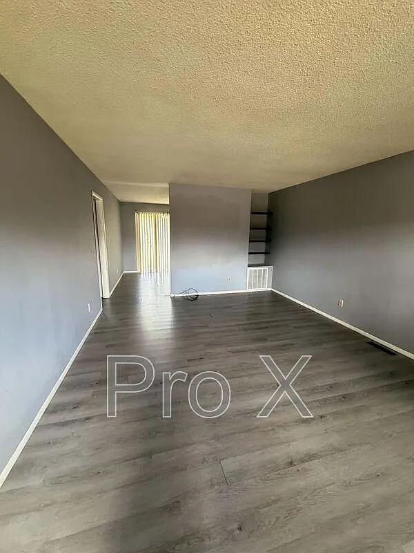 2 bed, 1.0 bath, $900 — Photo 4