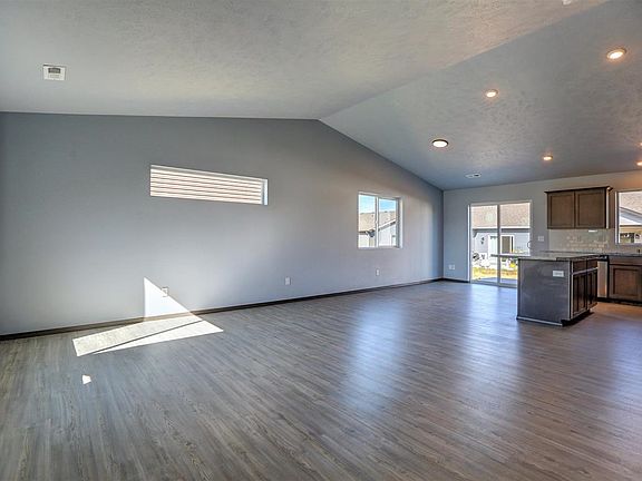 5th image of 502 N Dartmouth Ln