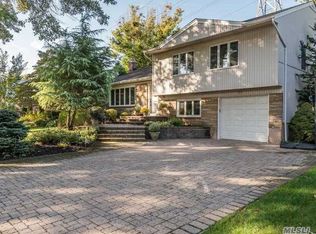 36 Pell Ter, Garden City, NY 11530