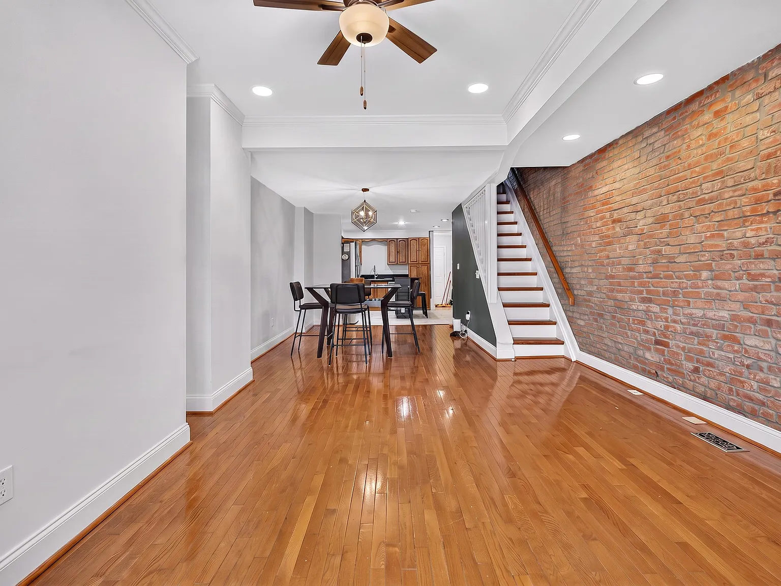 2 bed, 2.5 bath, 1260 sqft, $1,550 — Photo 2