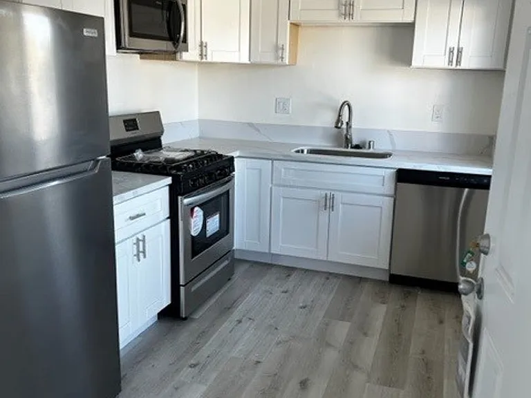 410 Grant St — Photo 8