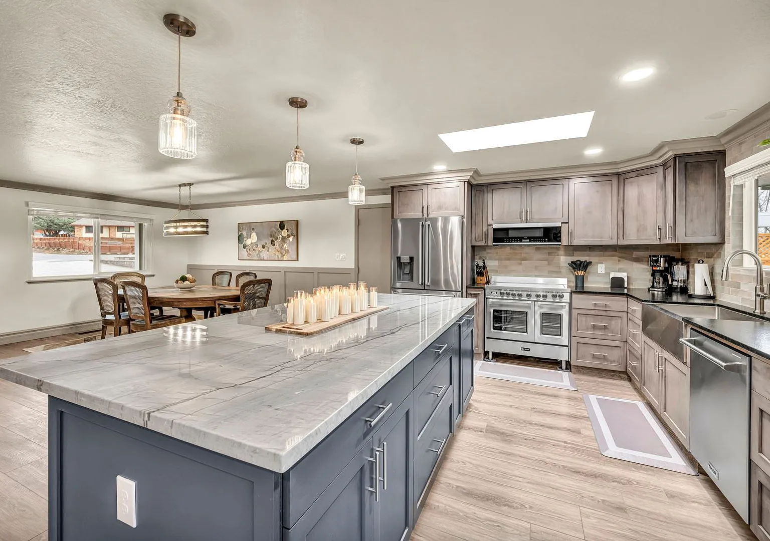 Single-Level Fully Furnished South Reno Retreat With Sweeping Mountain Views, Hot Tub & High-End ... — Photo 4