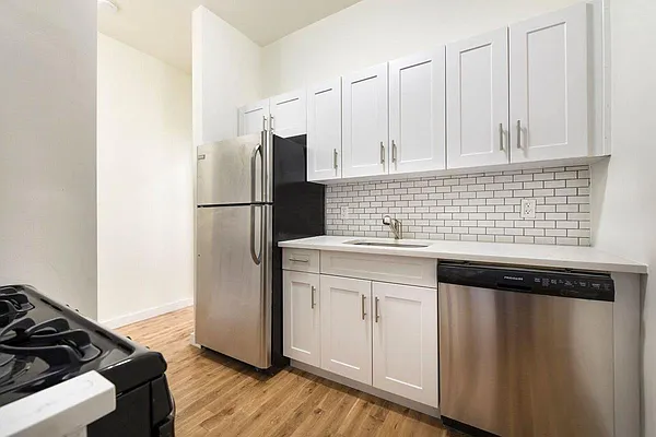 Rented by Max Apt LLC | media 10