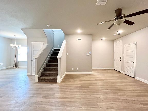 5th image of 5002 Villas Dr