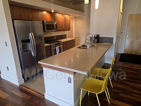 4th image of 309 E 5th St Unit 501