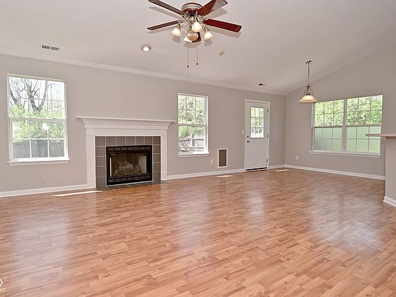 3rd image of 7101 Thousand Oaks Ln