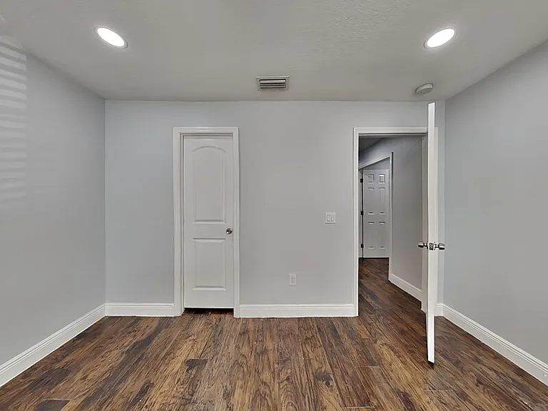 3979 Versailles Dr — Photo 16
