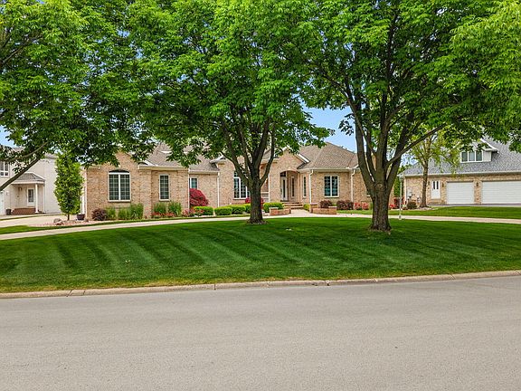 4th image of 638 Killarney Dr