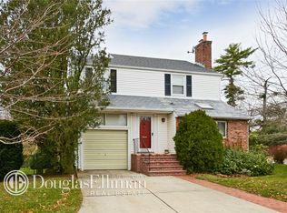 1 Centre Dr, Great Neck, NY 11024