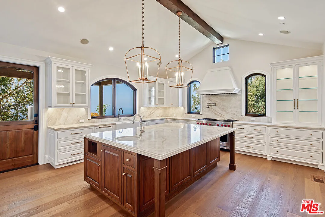 5 bed, 7.0 bath, 6062 sqft, $35,000 — Photo 4