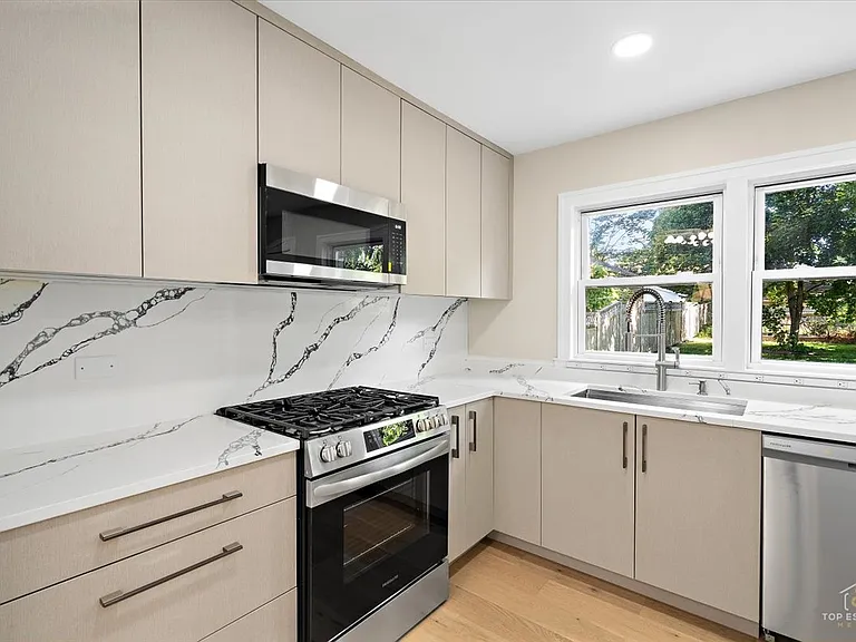 463 Longfellow Ave — Photo 10