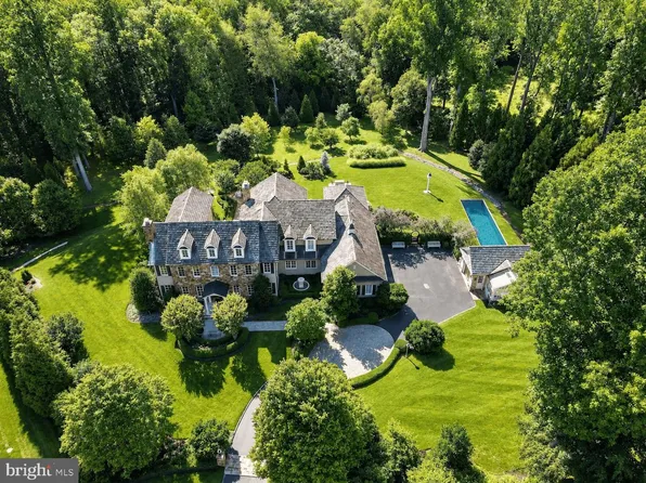 9698 Mill Ridge Ln, Great Falls, VA 22066