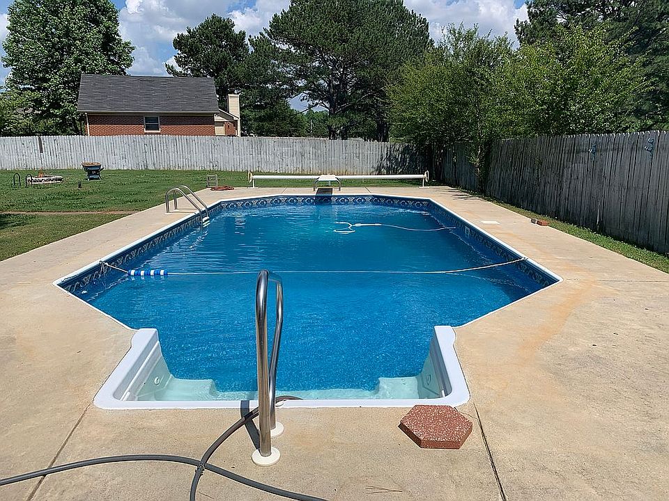 2nd image of 102 Drake Down Cir