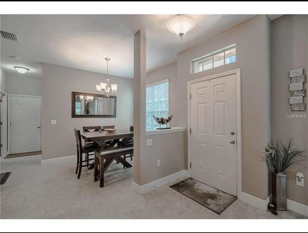 3 bed, 2.5 bath, 1776 sqft, $2,900 — Photo 2