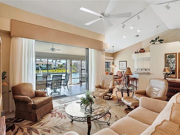 4th image of 854 Banyan Ct