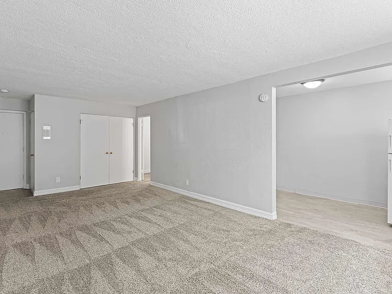 Skylark Apartments — Photo 49