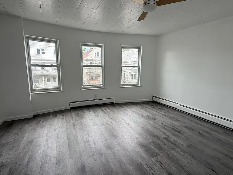 308-310 Barney St #3 — Photo 8