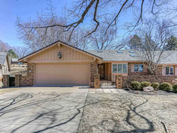10030 Fieldcrest Dr, Omaha, NE 68114