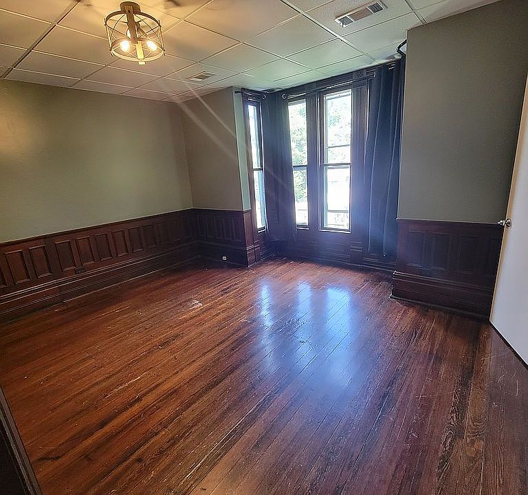 1st image of 609 E Watauga Ave