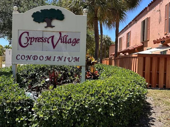7145 Miami Lakes Dr APT R19, Hialeah, FL 33014