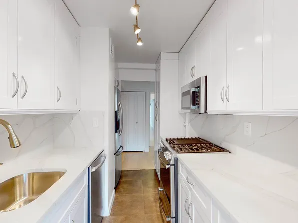 211 East 53rd Street image 1 of 15