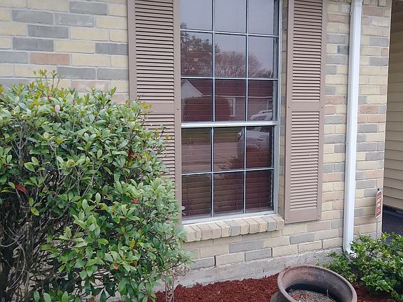 2nd image of 2530 Knoxville Dr