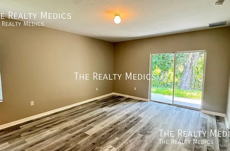 10906 Carlton Fields Dr — Photo 6