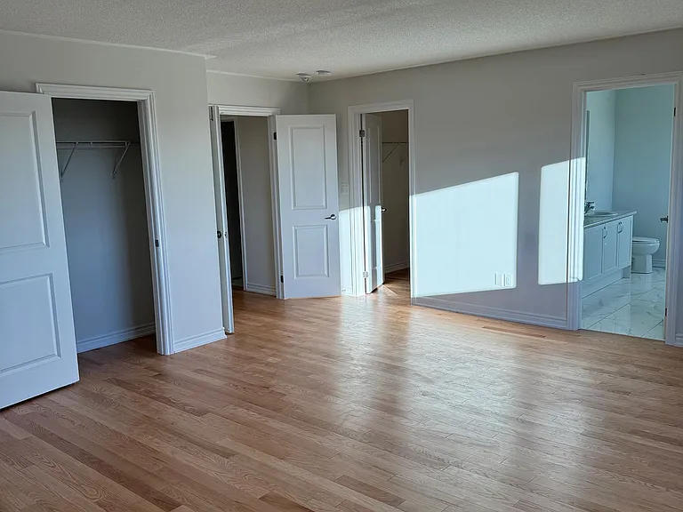 33 Rochester Dr — Photo 8