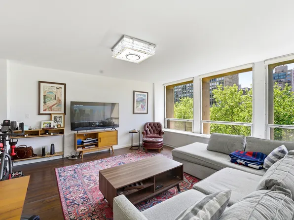 300 East 33rd Street image 1 of 27