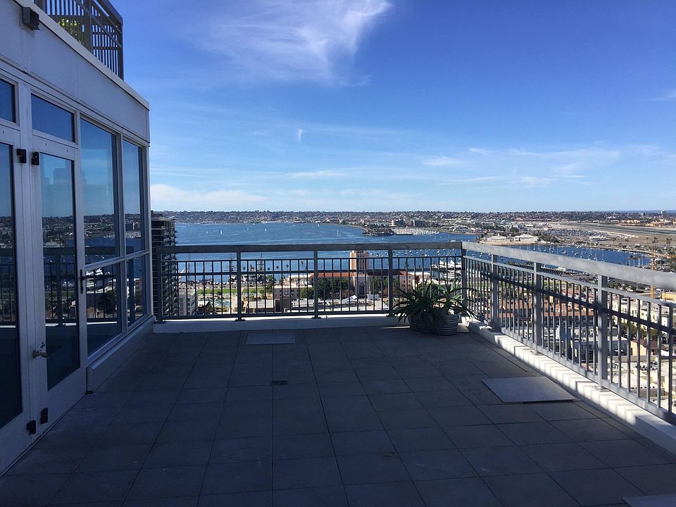 1st image of 300 W Beech St Floor 22
