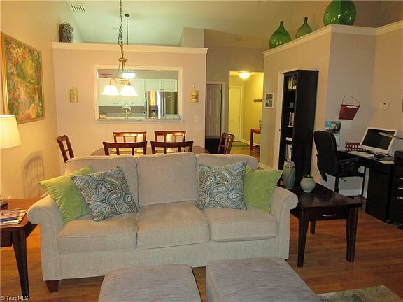 3rd image of 3610 Grandway Cir
