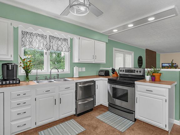 3rd image of 1060 S Watkins Rd