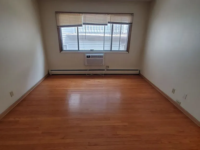 1851 N Oakland Ave (18 Unit) — Photo 9