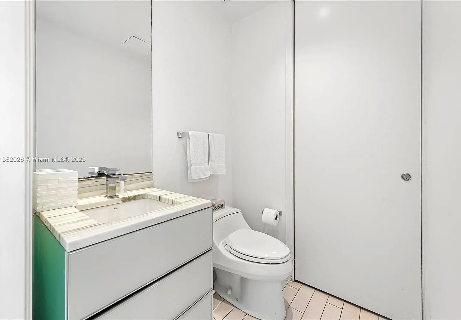 1 bed, 1.5 bath, 1026 sqft, $14,000 — Photo 2
