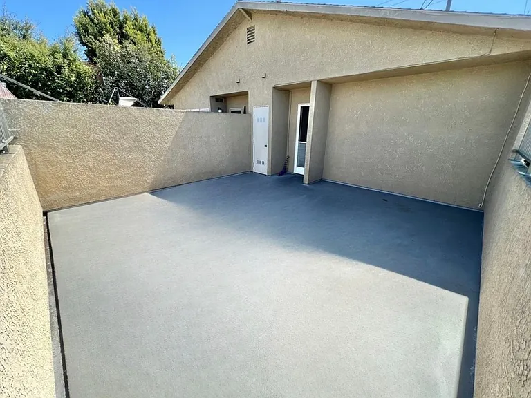 Top-Floor 2BD/1BA with Private Deck — Photo 16