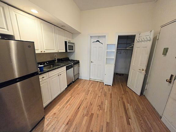 4th image of 881 10th Ave #2T