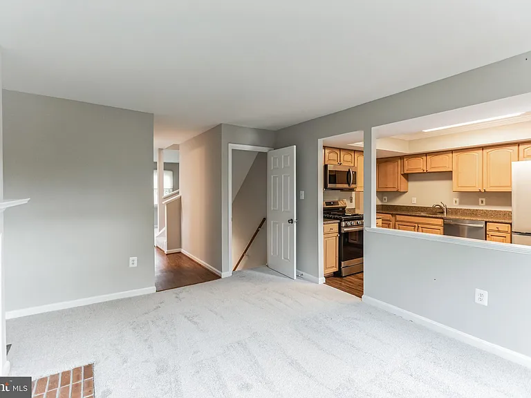 5335 Lake Cove Ct — Photo 12