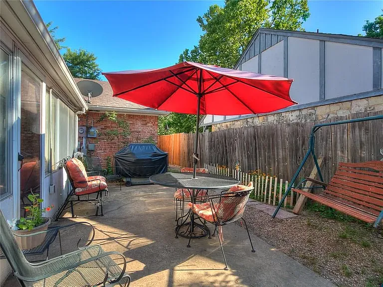 2308 Houston Ave — Photo 7