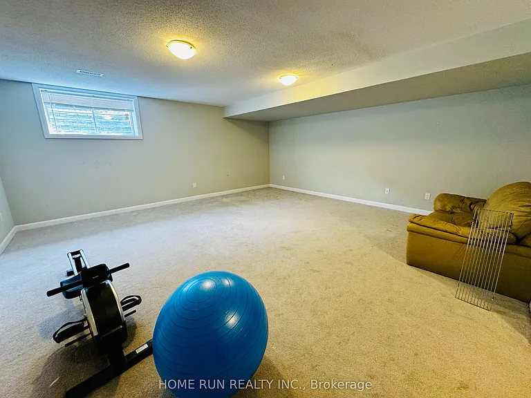 135 Teelin Cir — Photo 11