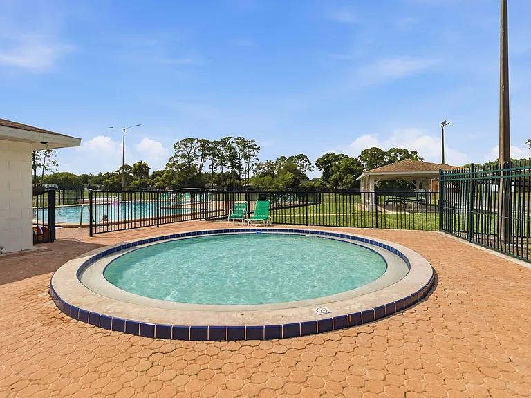 436 Eagle Creek Cir — Photo 30