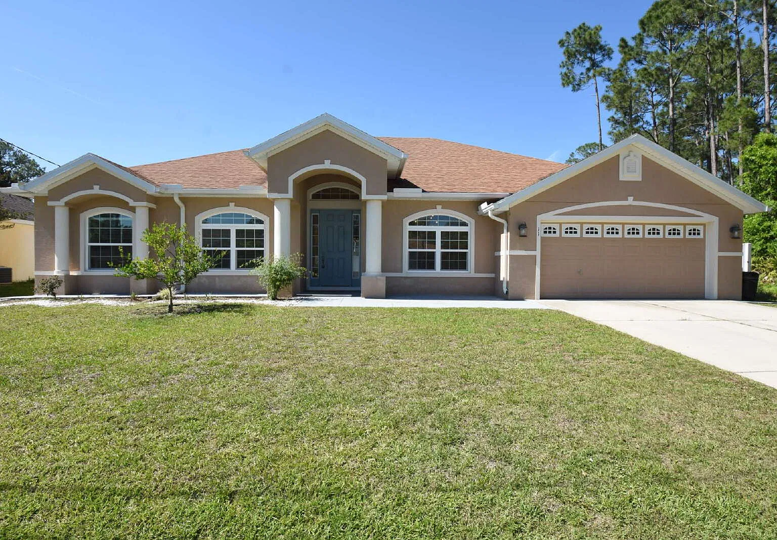 4 bed, 3.0 bath, 2552 sqft, $2,800 — Photo 1